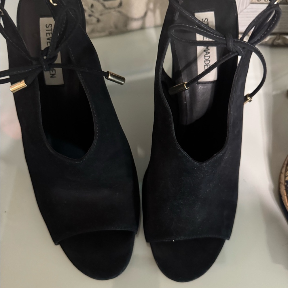 6 pairs of shoes size 10.. all for$150 Edelman Black and Cream Peep-Toe Wedges - Picture 2 of 14
